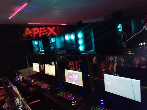 عکس گیم سنتر Apex