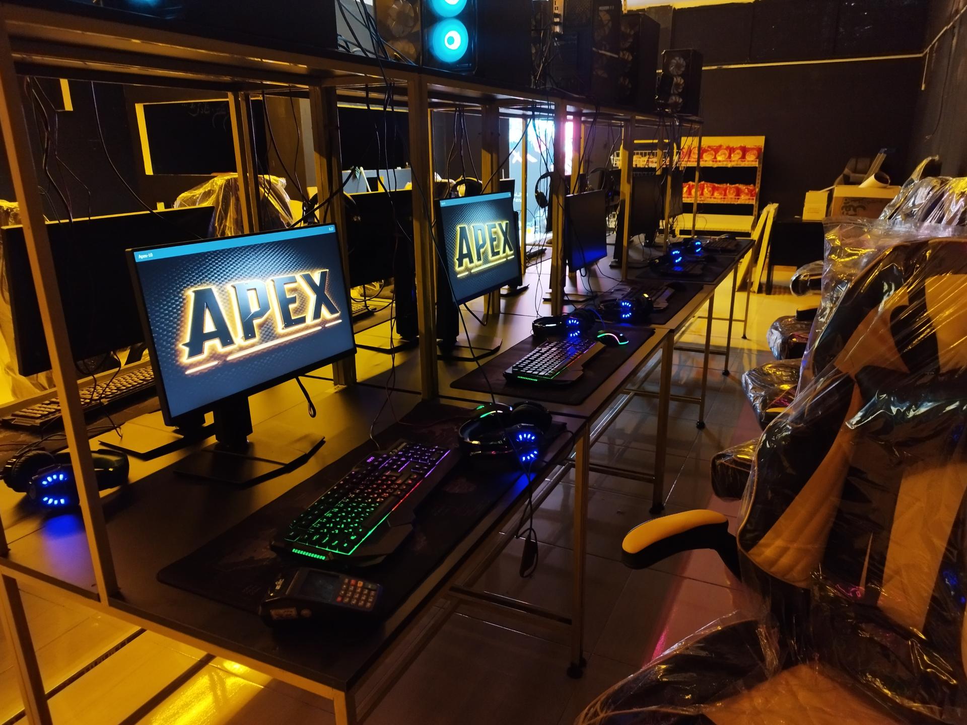 عکس گیم سنتر Apex