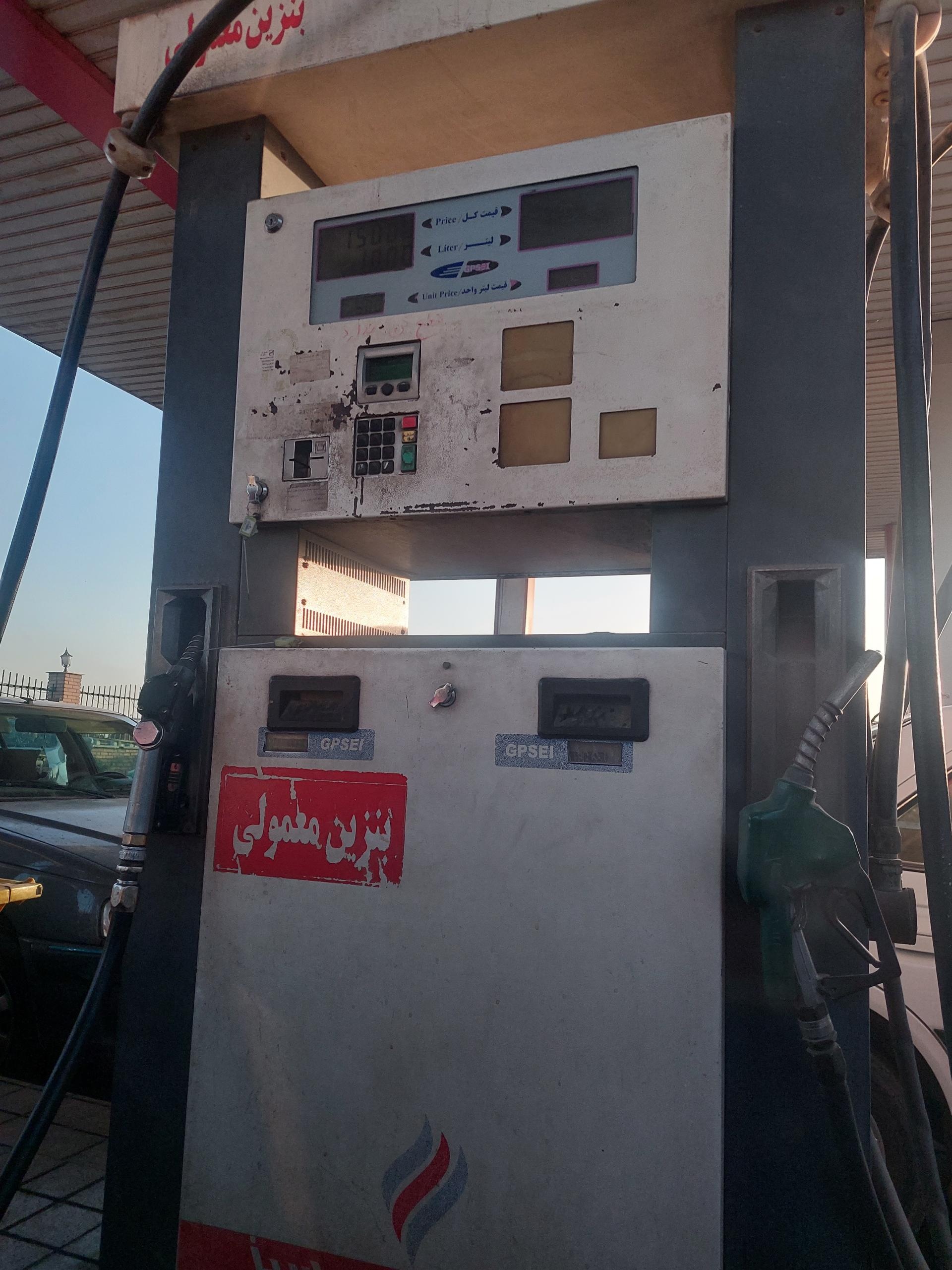 عکس جایگاه بنزین و گازوئیل شماره 215