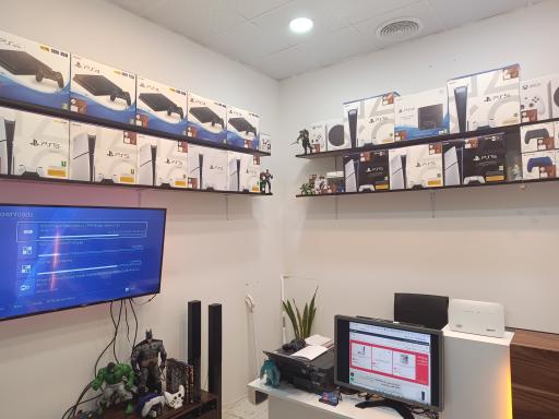 عکس فروشگاه تکنولاین