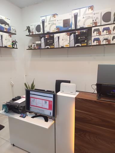 عکس فروشگاه تکنولاین