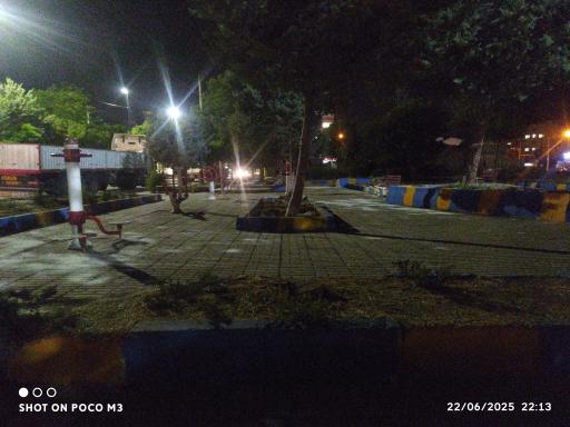 عکس وسایل ورزشی پارک عمومی