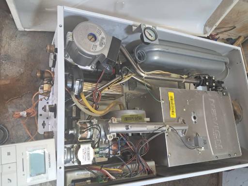 عکس تعمیرات پکیج و آبگرمکن دماساز