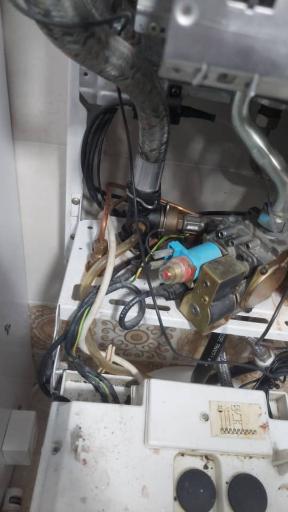 عکس تعمیرات پکیج و آبگرمکن دماساز