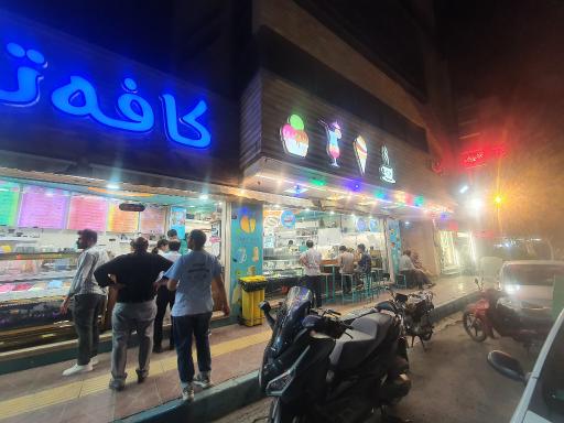 عکس کافه تریا شب