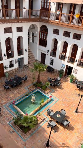 عکس مجموعه عمارت تاریخی مهربان