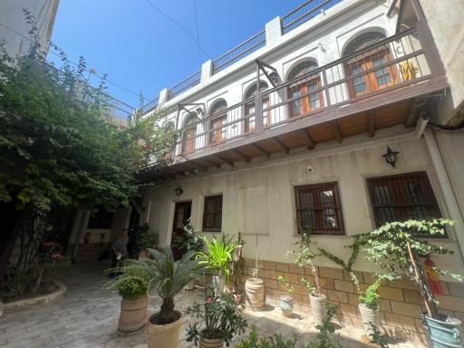 عکس مجموعه عمارت تاریخی مهربان