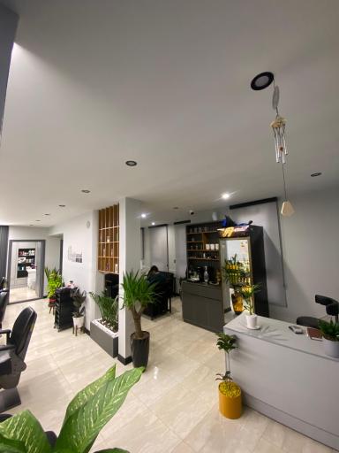 عکس سالن آرایشگاه مردانه