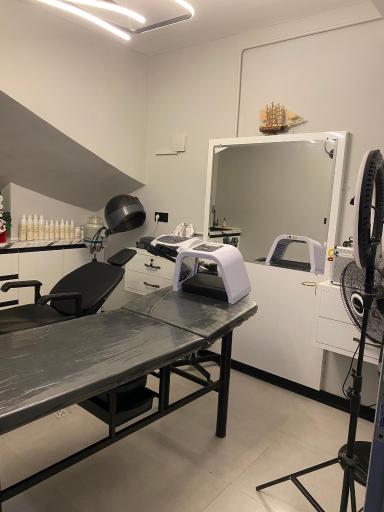 سالن آرایشگاه مردانه