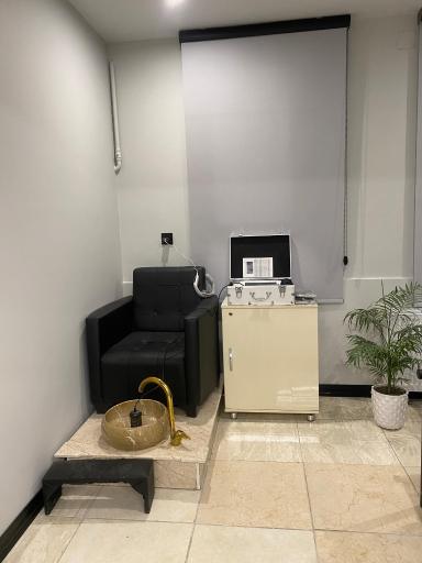 سالن آرایشگاه مردانه