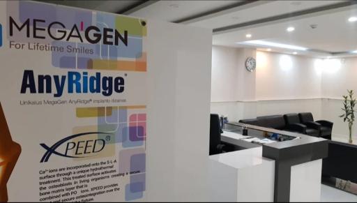 مطب دکتر عرفان صفی خانی متخصص جراحی لثه و ایمپلنت