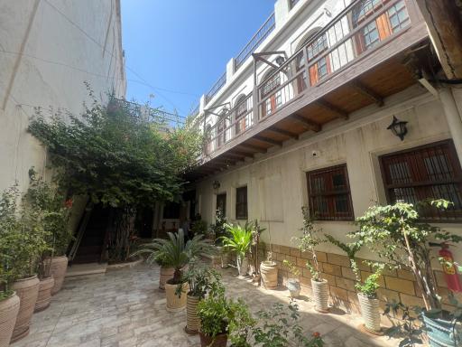 عکس مجموعه عمارت تاریخی مهربان