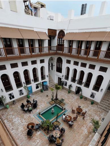 عکس مجموعه عمارت تاریخی مهربان