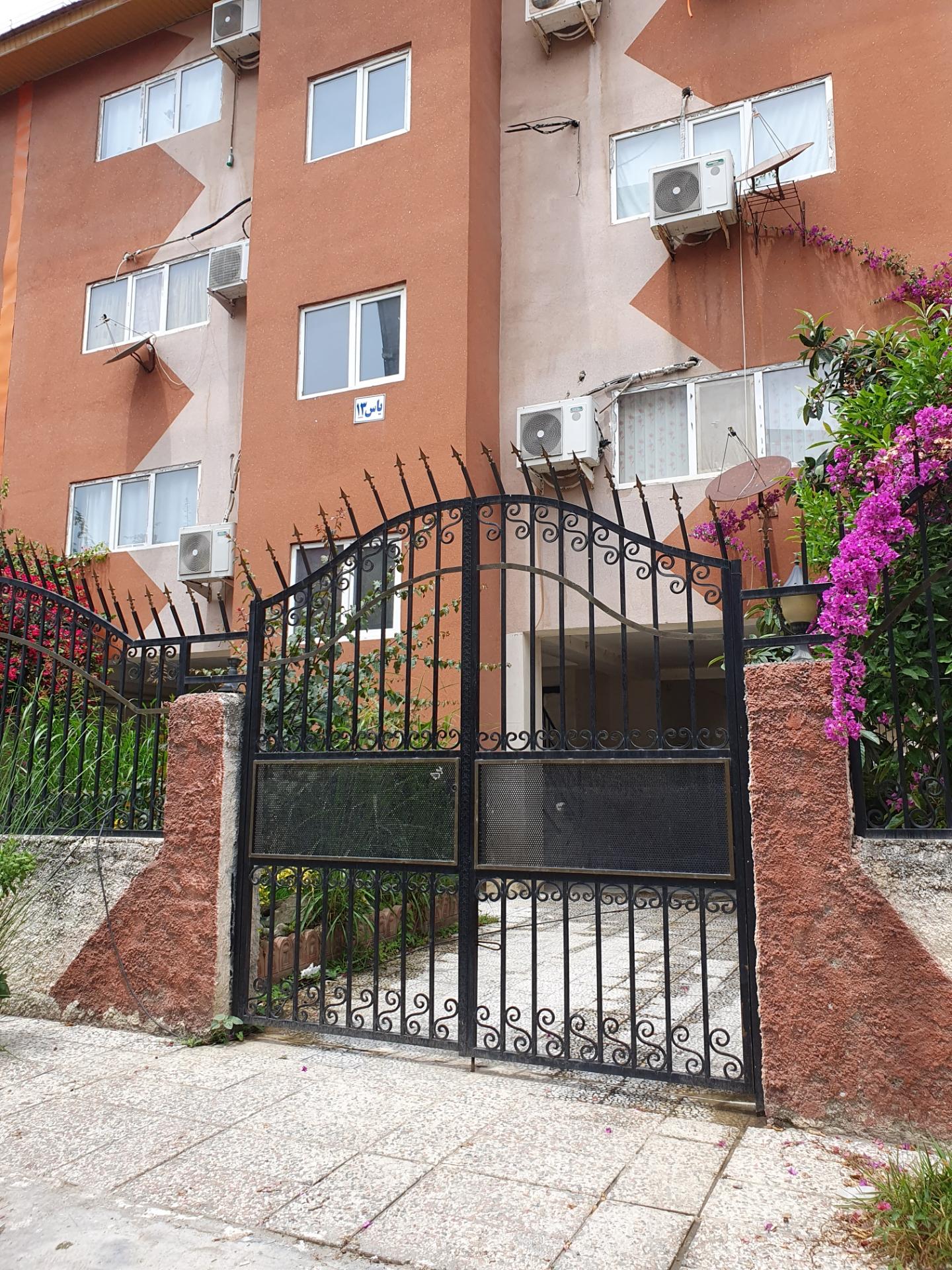 عکس ساختمان یاس ۱۳