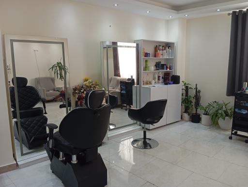 عکس کلبه رنگ مو و زیبایی همدانی