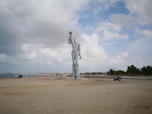 عکس بنای نگهبان دریا