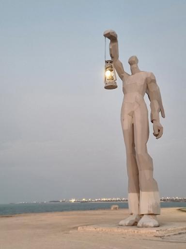 عکس بنای نگهبان دریا