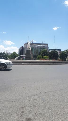 عکس میدان آزادی/ اقبال