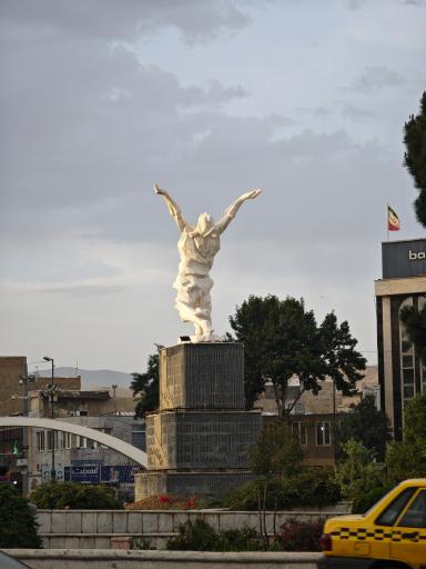 عکس میدان آزادی/ اقبال