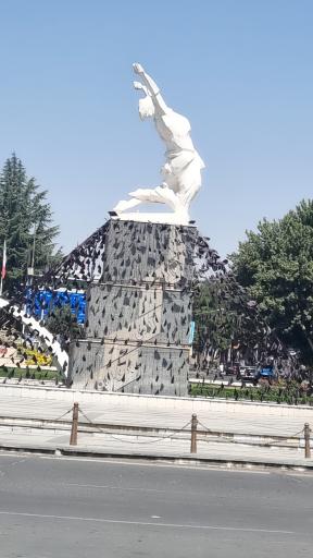 عکس میدان آزادی/ اقبال