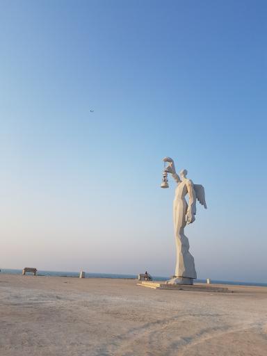 عکس بنای نگهبان دریا