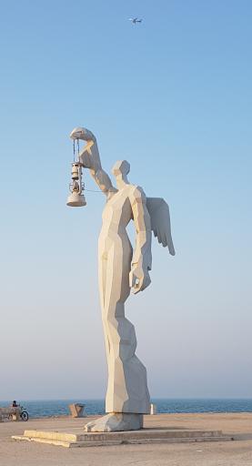 عکس بنای نگهبان دریا