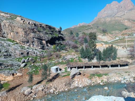 عکس جایگاه تفریحی کنار رودخانه