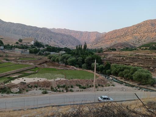 عکس جایگاه تفریحی کنار رودخانه