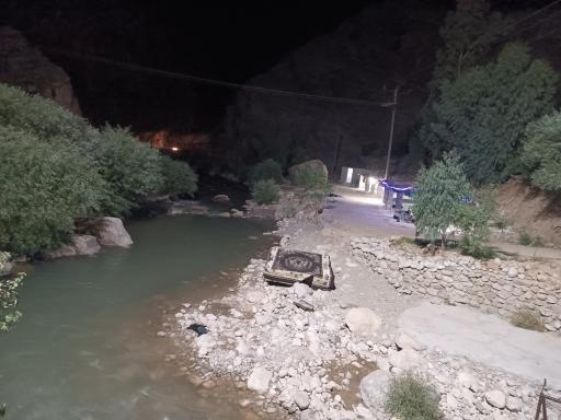 عکس جایگاه تفریحی کنار رودخانه