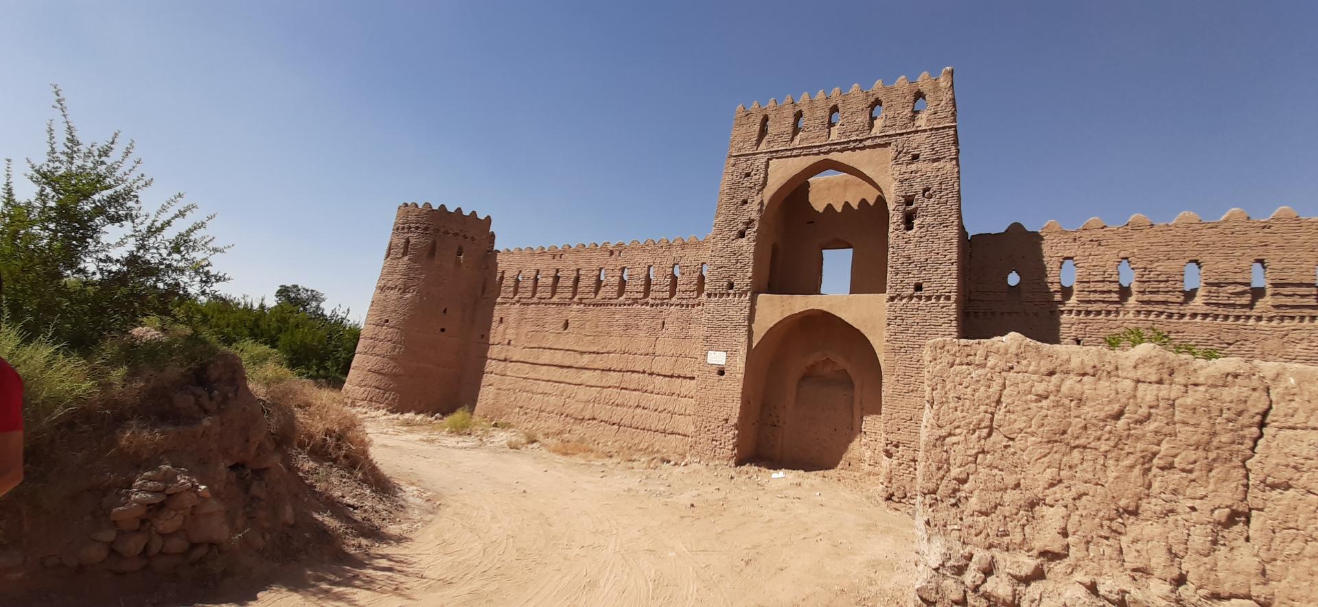 عکس قلعه حسینی تفت