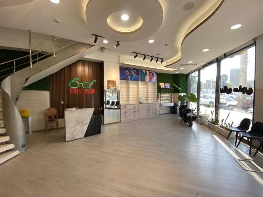 عکس بینایی سنجی و عینک کارن