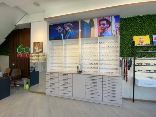 عکس بینایی سنجی و عینک کارن