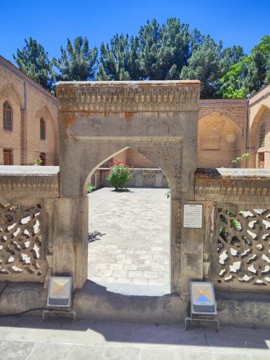 عکس مقبره شیخ شهاب الدین اهری