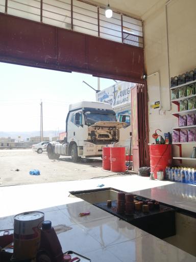 عکس تعویض روغن و پنچرگیری ماهور