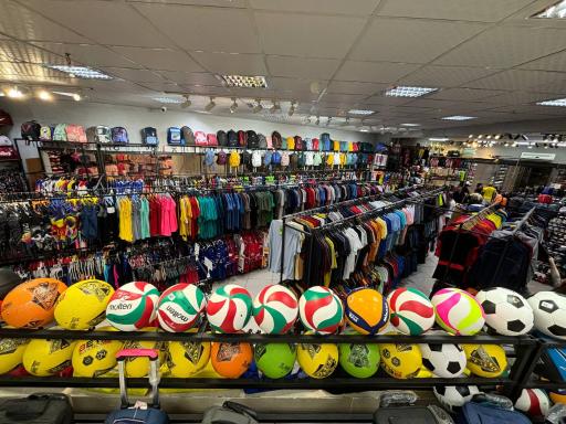 عکس فروشگاه ورزشی فیفا