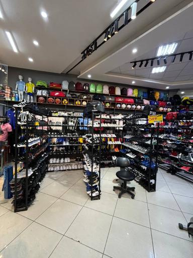 عکس فروشگاه ورزشی فیفا