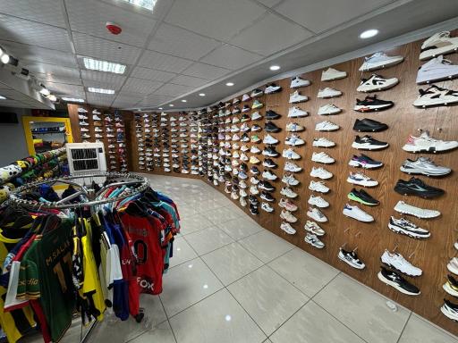 عکس فروشگاه ورزشی فیفا