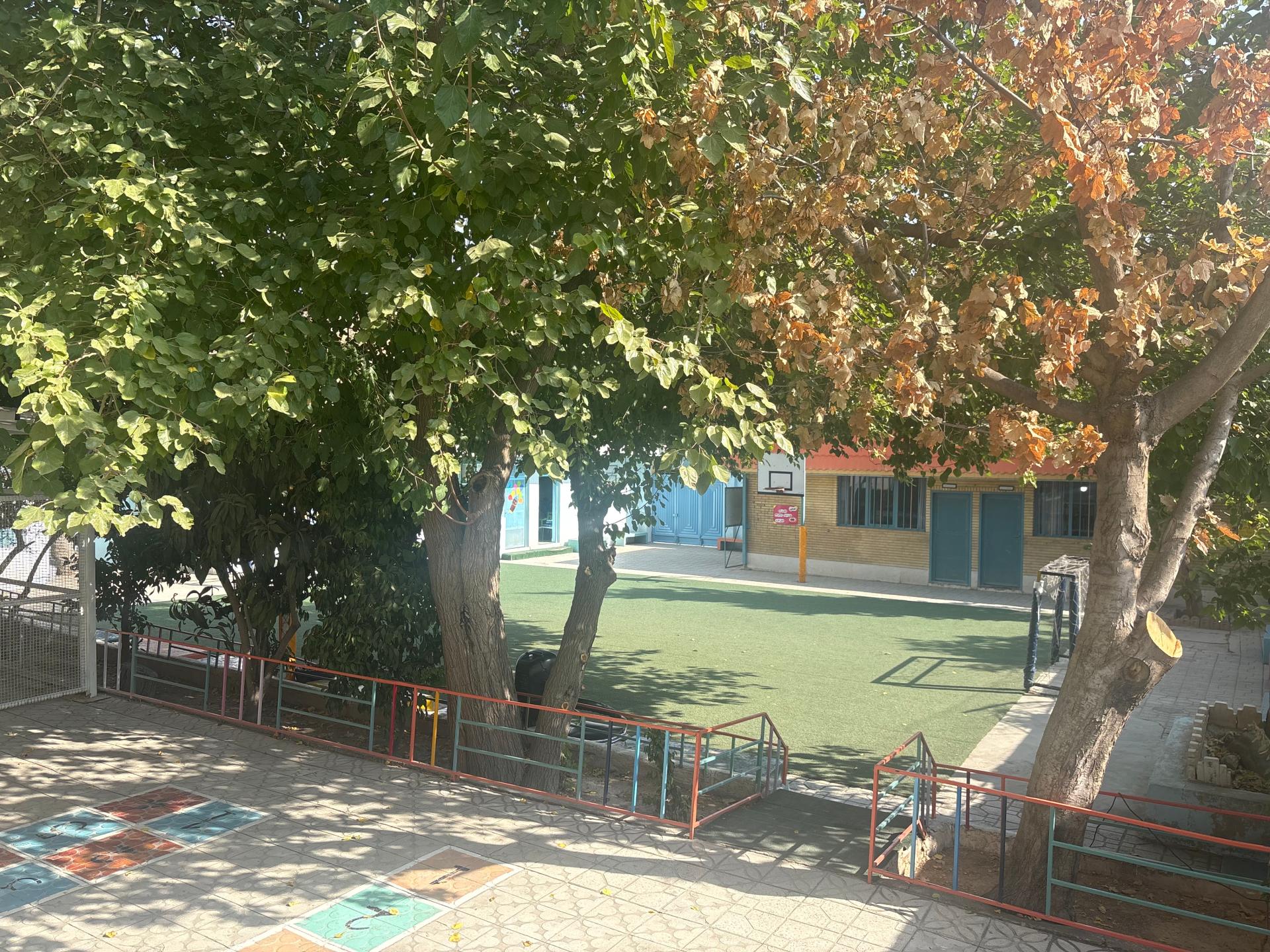 عکس دبستان غیردولتی روزبهان