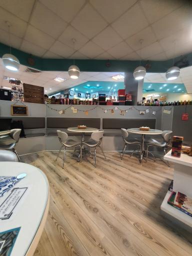 عکس فروشگاه کتاب سوره مهر انقلاب