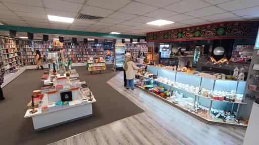 عکس فروشگاه کتاب سوره مهر انقلاب