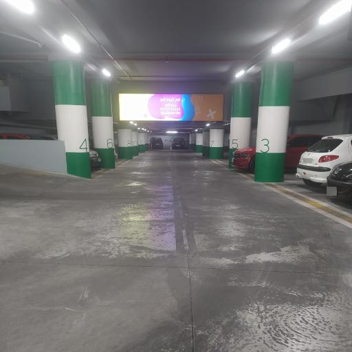 عکس پارکینگ جم سنتر سامان پارک