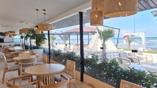 عکس کافی شاپ ساحلی هایت