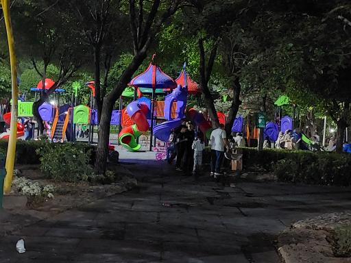 عکس زمین بازی 2 پارک لاله