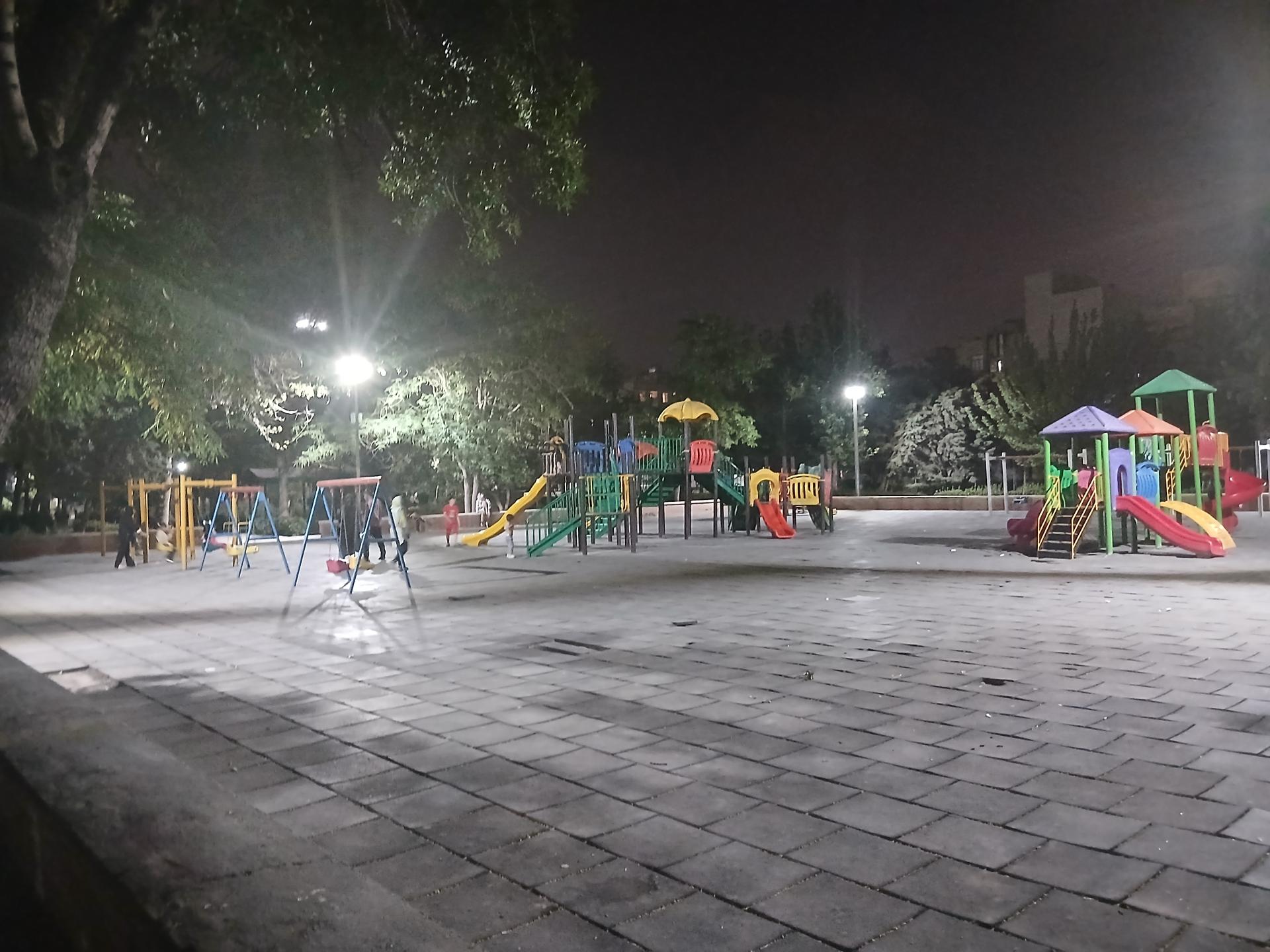 عکس زمین بازی بوستان صبا