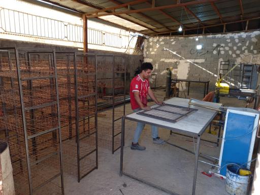 عکس تولید استند فلزی فروشگاهی هایپری