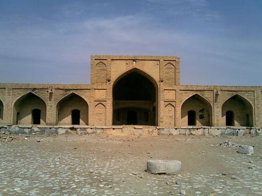 عکس کاروانسرای تاریخی شیخ علی خان زنگنه