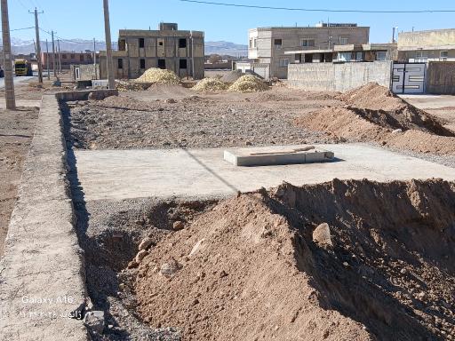 عکس آرامگاه مذنب آباده ای شاعر معروف آباده