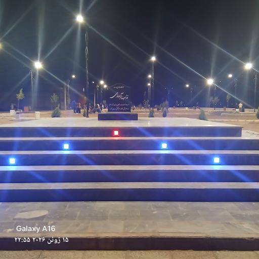 عکس آرامگاه مذنب آباده ای شاعر معروف آباده