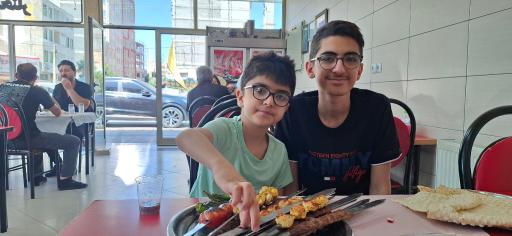 عکس کبابی حاج مختار