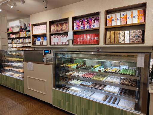 عکس قنادی برگ سبز